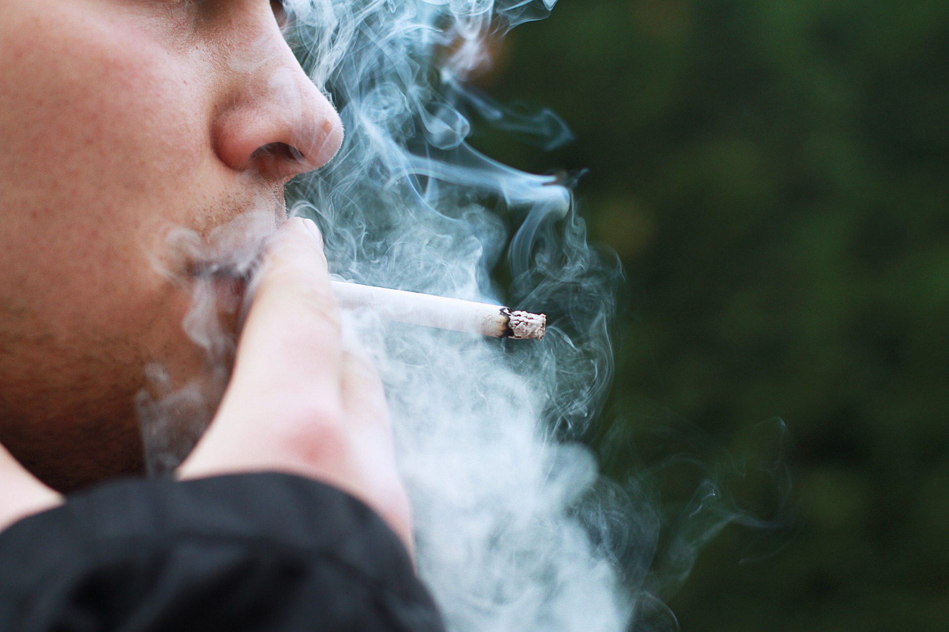 Passiv rökning hotar ungas hälsa världen över